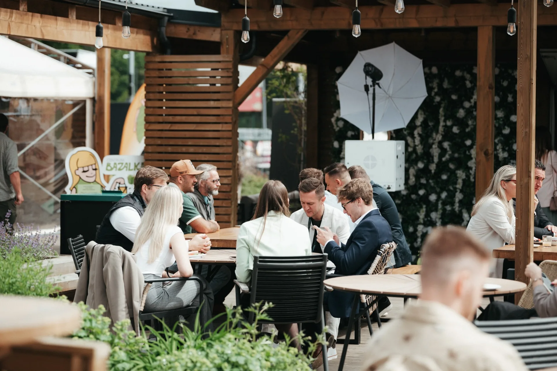 Stolování a networking